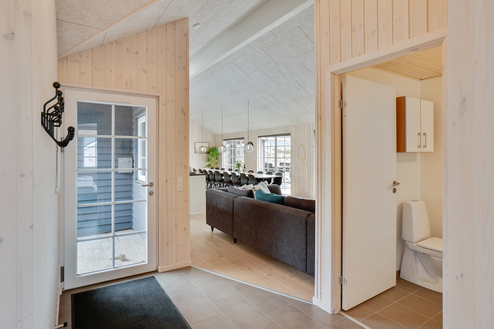 Der geräumige Eingangsbereich im Luxusferienhaus Nr. 465 in Westjütland