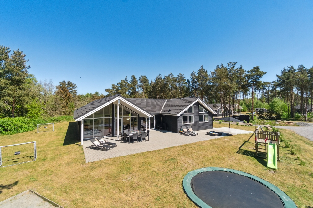 Dieses schöne Poolhaus Nr. 449 mit Platz für 18 Personen liegt in Bornholm