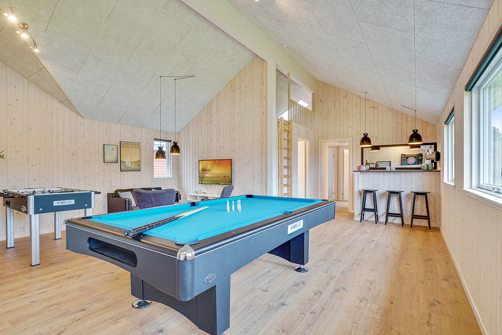 Aktivitätsraum im Luxusferienhaus Nr. 472 mit 7 Schlafzimmern und Platz für 18 Gäste.