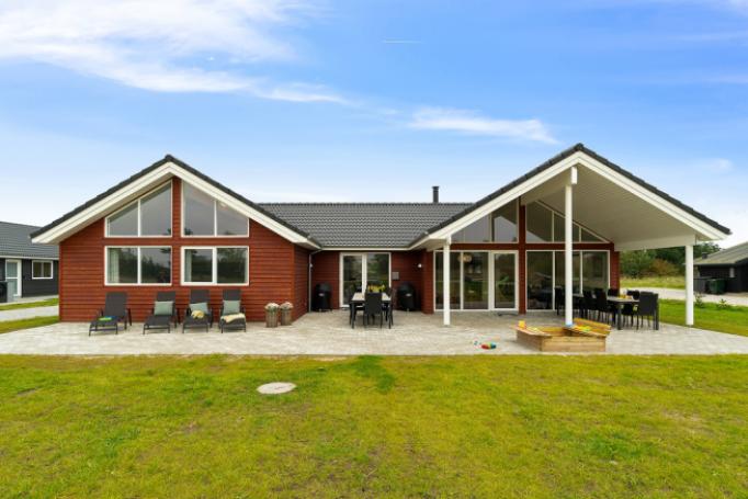 Dieses schöne Poolhaus Nr. 472 mit Platz für 18 Personen liegt in Ostjütland