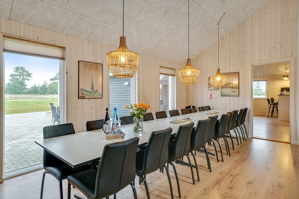 Der Aufenthaltsraum bietet Platz für 20 Personen, wenn ihr das Ferienhaus 474 in Ostjütland besucht.