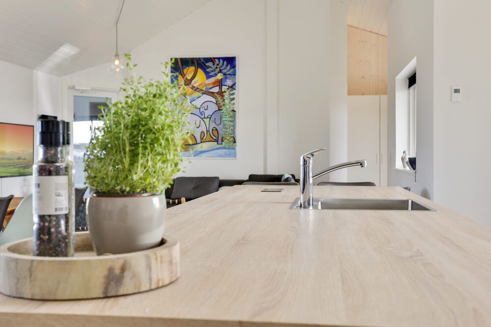 Gut ausgestattete Küche im Luxusferienhaus Nr. 476 in Nordjütland.