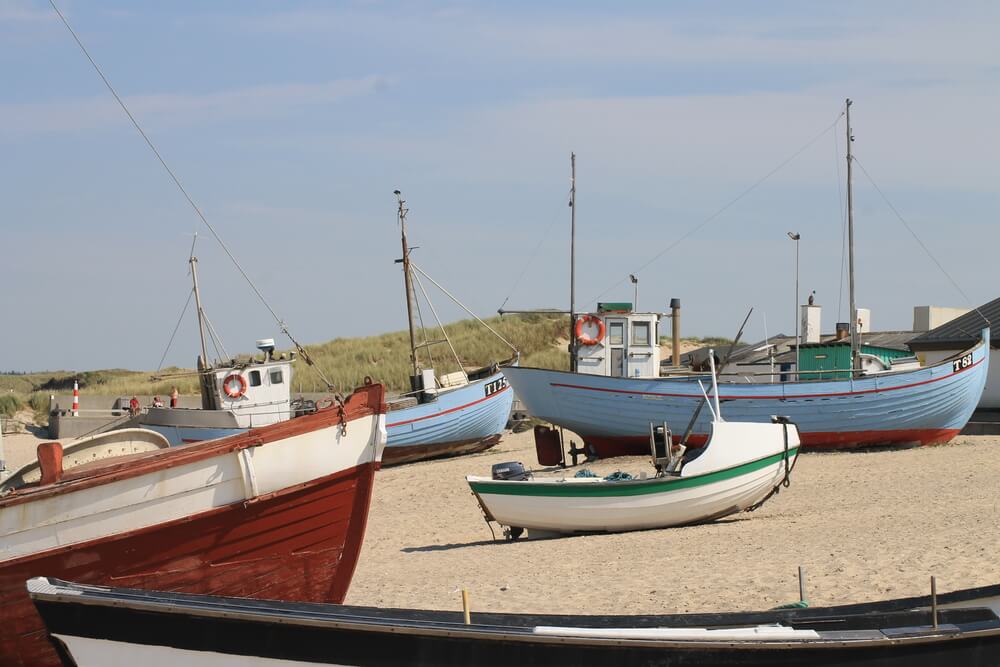 Der Strand in der Nähe von Luxusferienhaus Nr. 476 in Nordjütland lädt zum Spazierengehen ein.