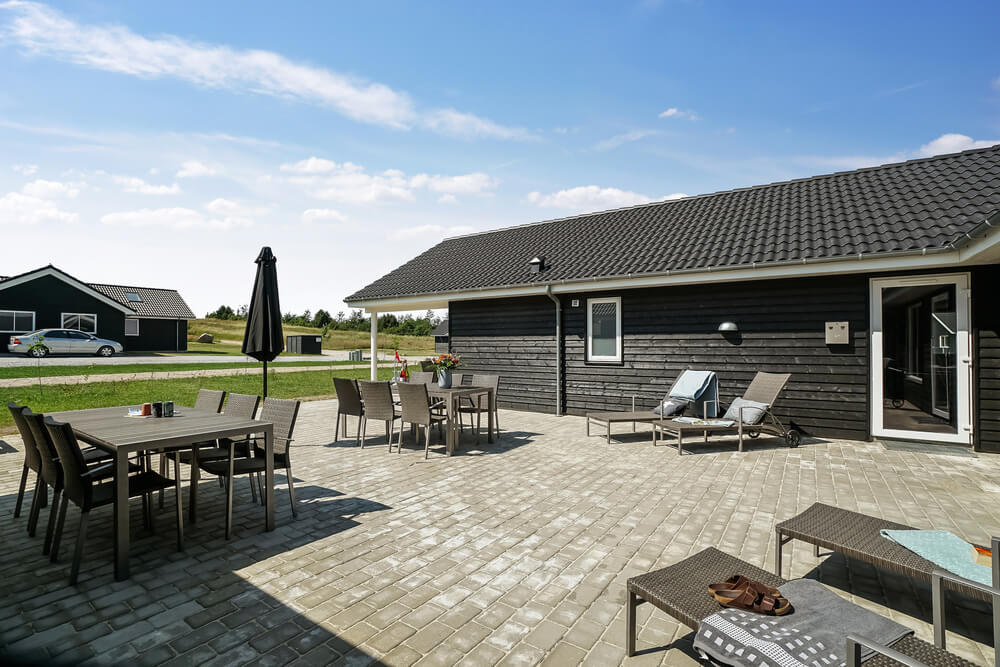 Große Terrasse am Luxusferienhaus Nr. 451 in Ostjütland.