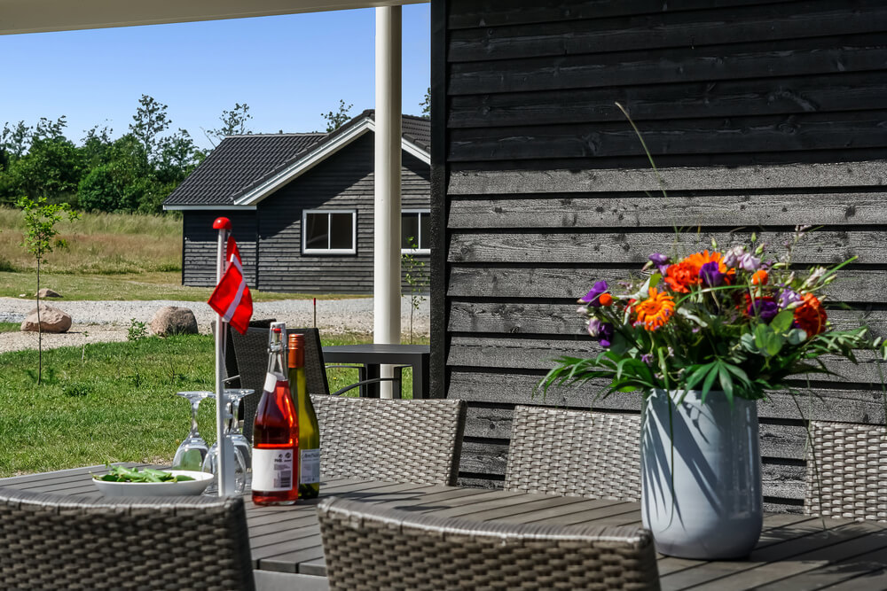 Auf der Terrasse des Ferienhauses Nr. 451 ist Platz für 20 Personen.