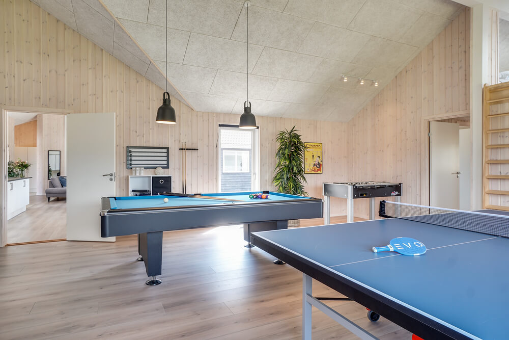 Neben den vielen schönen Stunden, die man im Poolbereich des Hauses verbringen kann, bietet das Luxusferienhaus 451 auch Spielevergnügen bei Billard/Tischtennis und Darts