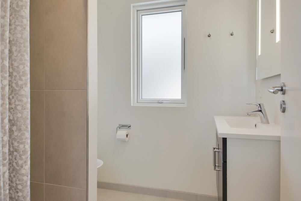 Eines der Badezimmer im Luxusferienhaus Nr. 459