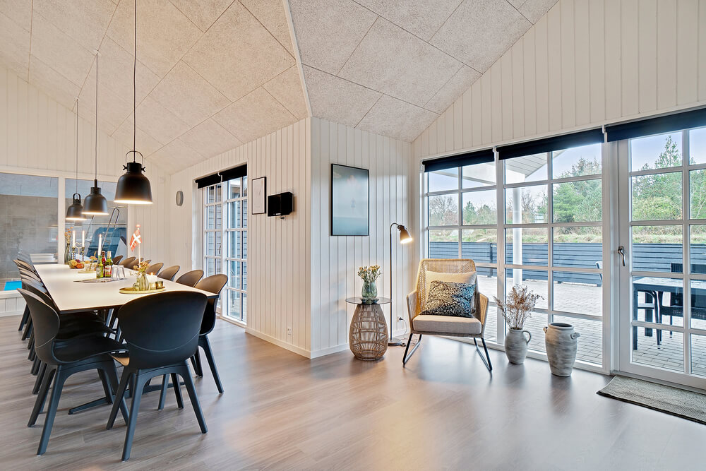 Aufenthaltsraum mit Platz für 18 im Luxusferienhaus Nr. 460.