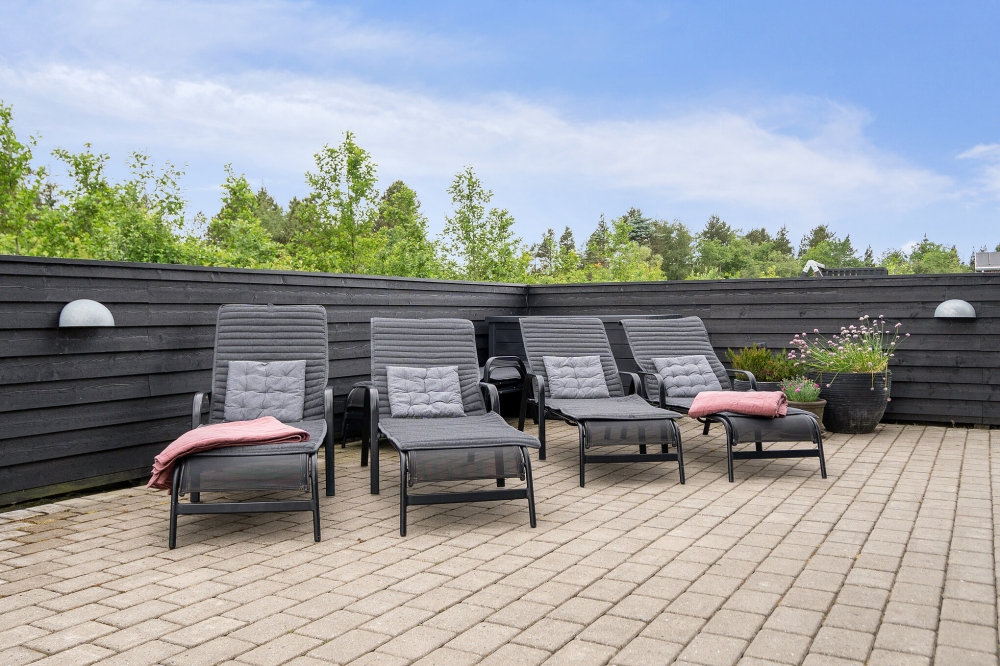 Auf der Terrasse des Ferienhauses Nr. 460 ist Platz für 18 Personen.