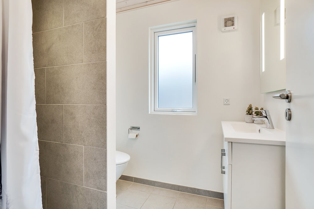 Eines der Badezimmer im Luxusferienhaus Nr. 464