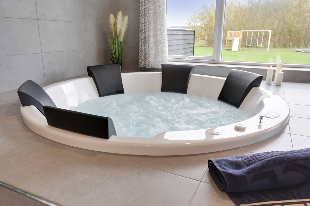 Genießen Sie den warmen Whirlpool im Luxusferienhaus Nr. 469 in Lolland/Falster/Mön