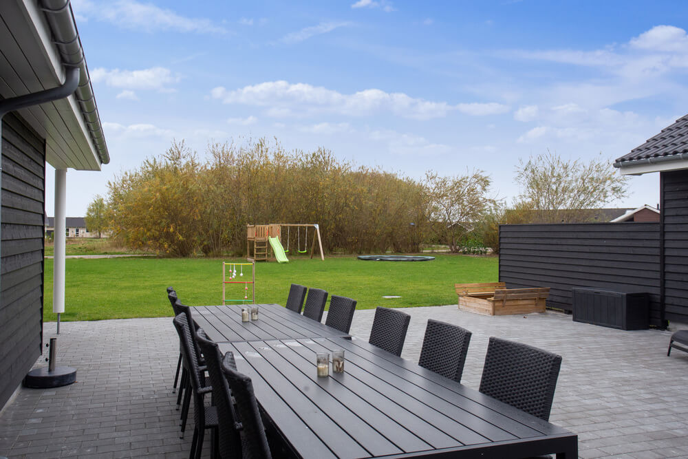 Auf der Terrasse des Ferienhauses Nr. 469 ist Platz für 22 Personen.