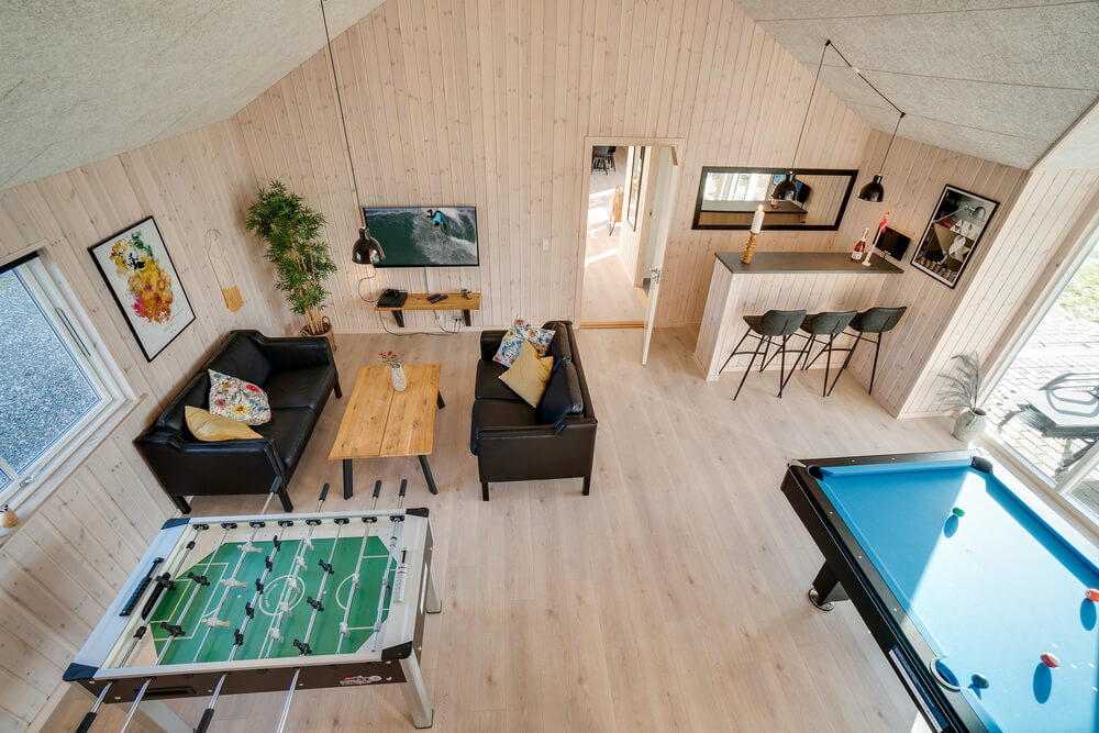 Das Luxusferienhaus 477 für 18 Personen hat einen großen Aktivitätsraum mit u. a. Billard und Darts
