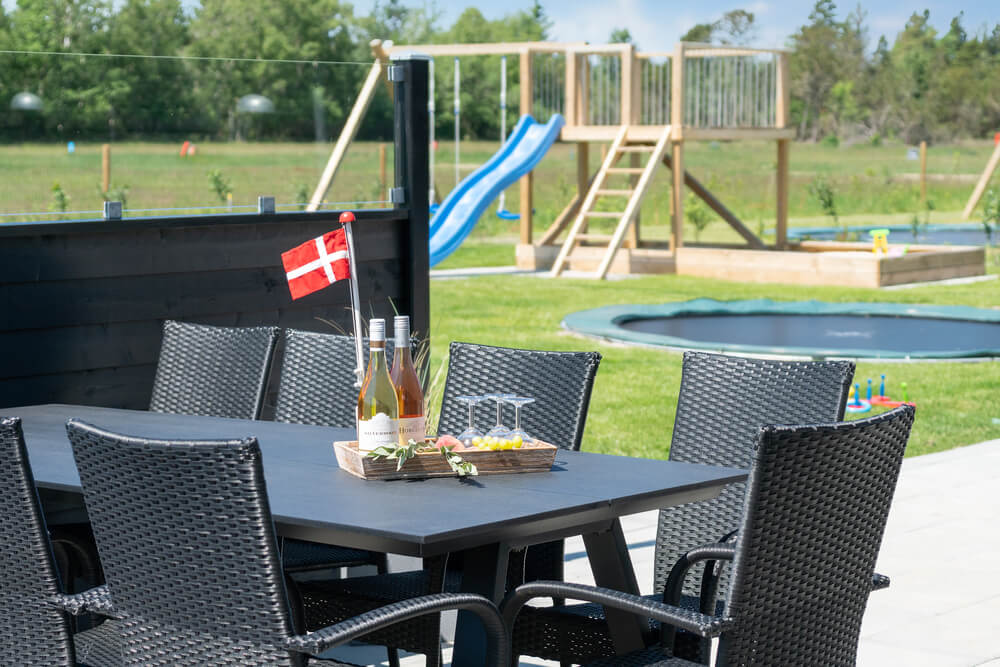 Genießen Sie einen Grillabend auf der Terrasse des Luxusferienhauses Nr. 475 in Westjütland