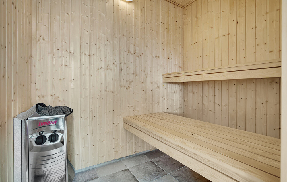 Genießen Sie die heiße Sauna im Luxusferienhaus Nr. 490 für 18 Personen