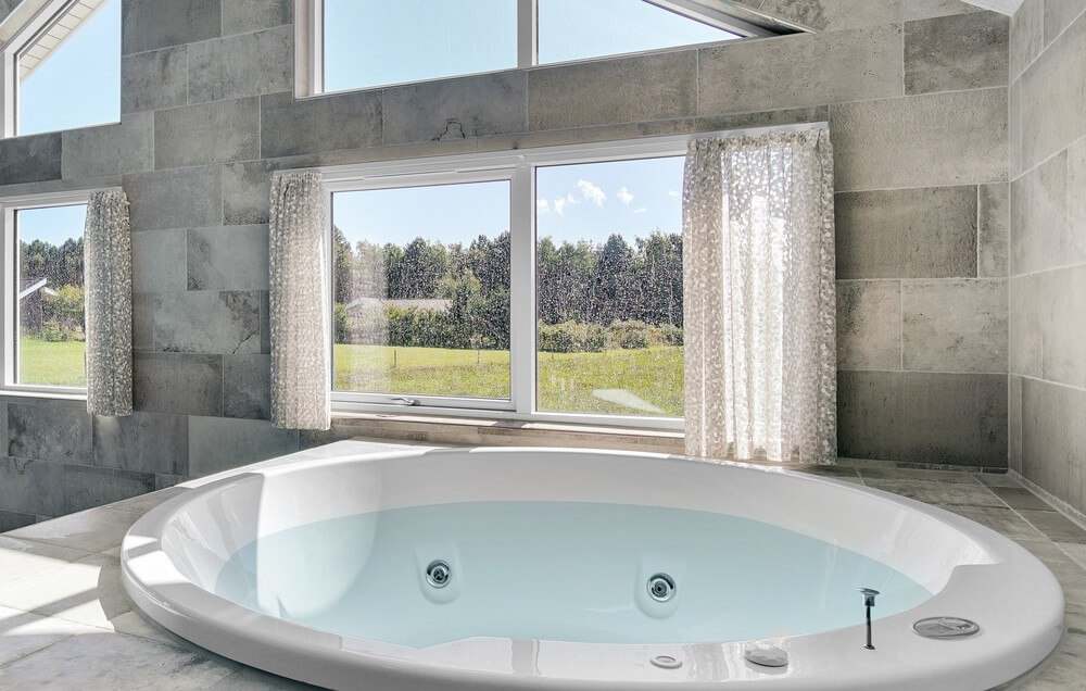Genießen Sie den warmen Whirlpool im Luxusferienhaus Nr. 490 in Lolland/Falster/Mön