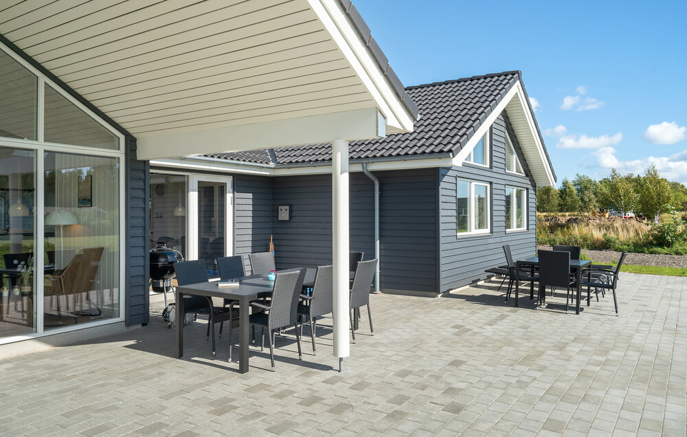 Genießen Sie einen Grillabend auf der Terrasse des Luxusferienhauses Nr. 490 in Lolland/Falster/Mön