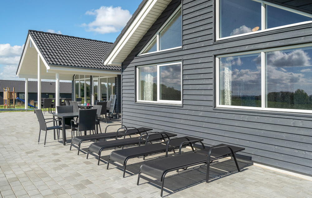 Große Terrasse am Luxusferienhaus Nr. 490 in Lolland/Falster/Mön.