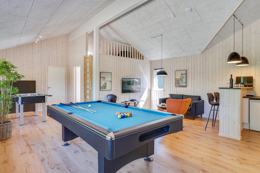 Aktivitätsraum im Luxusferienhaus Nr. 494 mit 7 Schlafzimmern und Platz für 18 Gäste.