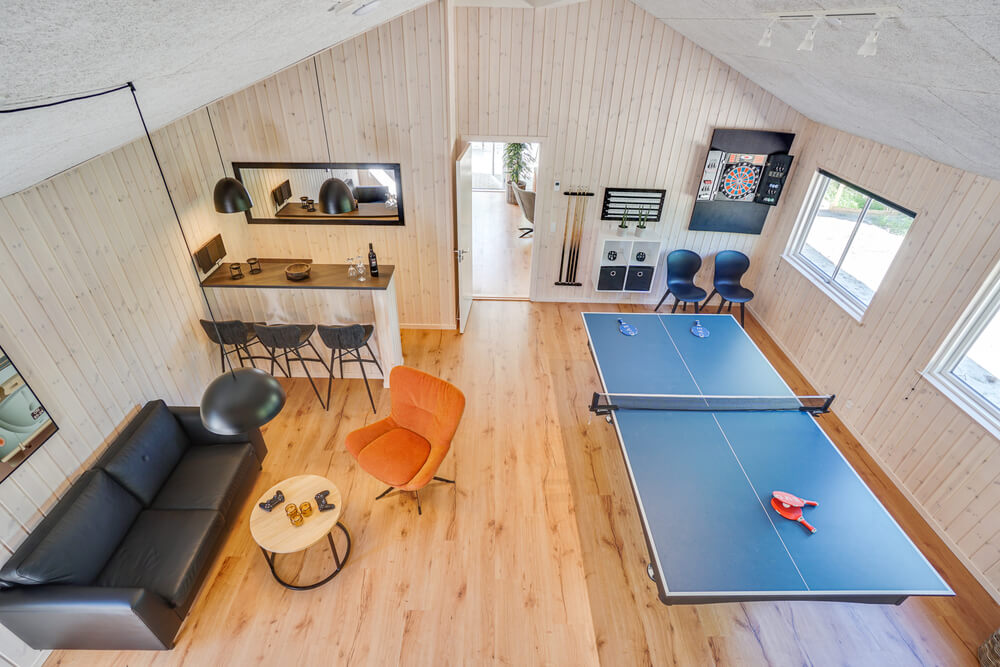 Das Luxusferienhaus 494 für 18 Personen hat einen großen Aktivitätsraum mit u. a. Billard und Darts