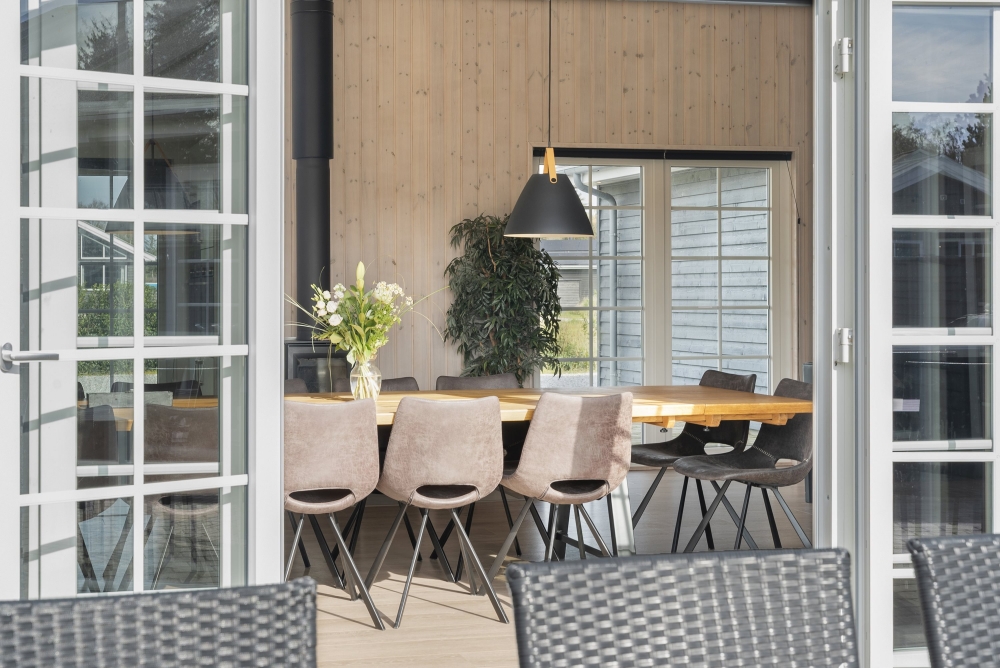 Das Luxusferienhaus Nr. 500 hat eine tolle Terrasse, die mit hochwertigen Gartenmöbeln für 26 Personen ausgestattet ist.