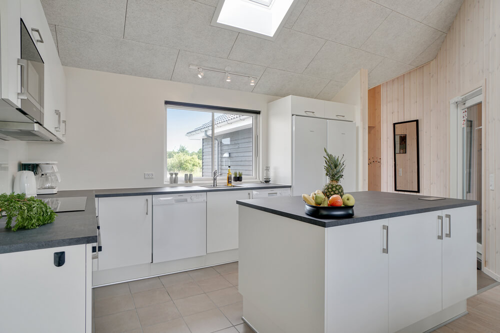 Die Küche in dem Luxusferienhaus Nr. 492 ist so gut ausgestattet, dass man problemlos Mahlzeiten für 18 Personen zubereiten kann.