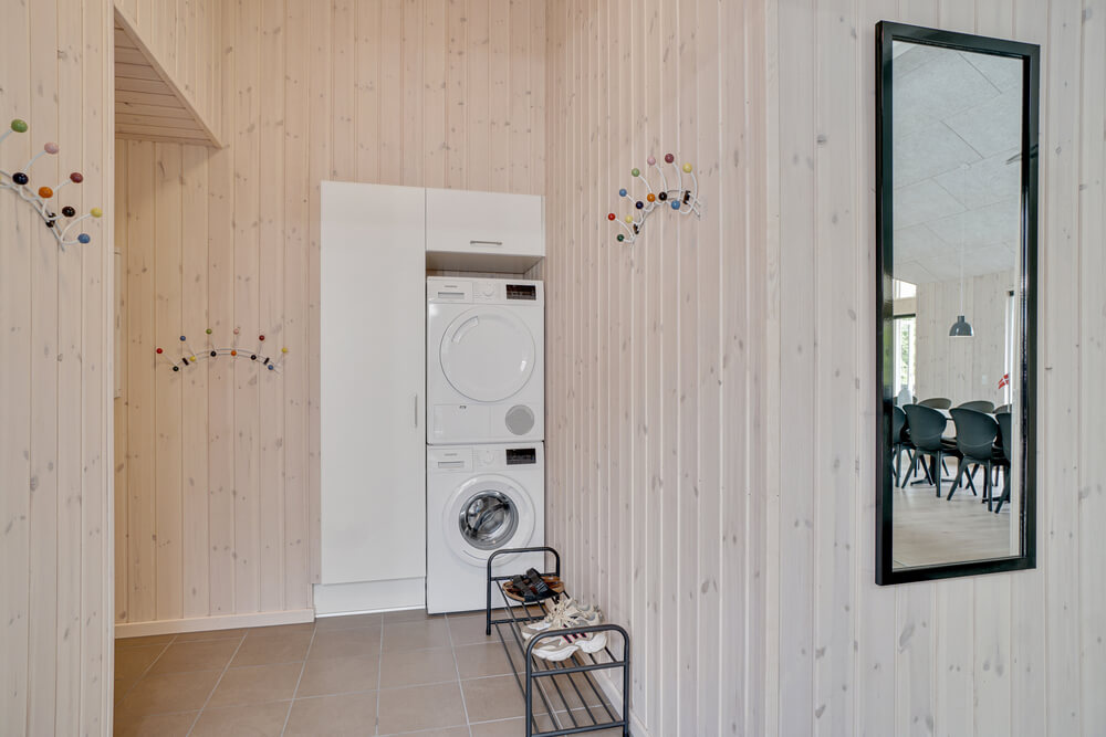 Der geräumige Eingangsbereich im Luxusferienhaus Nr. 492 in Ostjütland