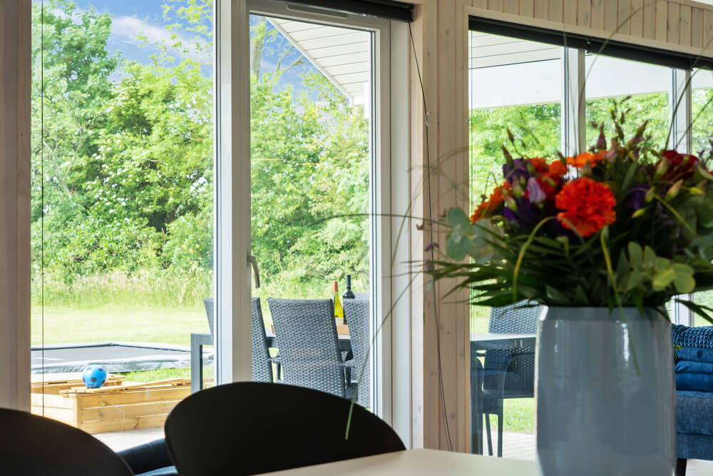 Der Aufenthaltsraum bietet Platz für 18 Personen, wenn ihr das Ferienhaus 492 in Ostjütland besucht.