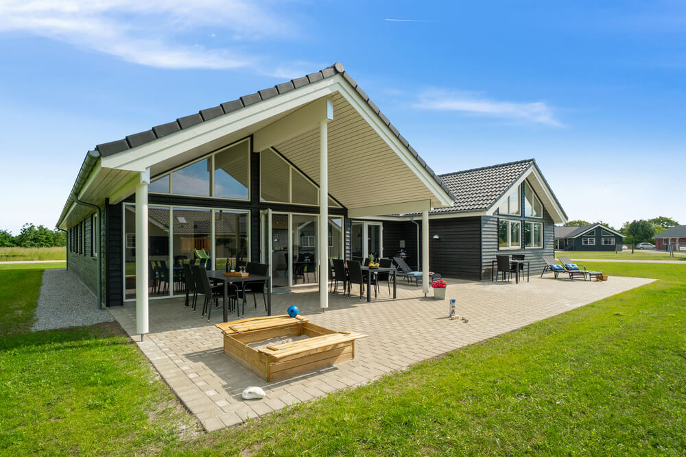 Auf der Terrasse des Ferienhauses Nr. 492 ist Platz für 18 Personen.