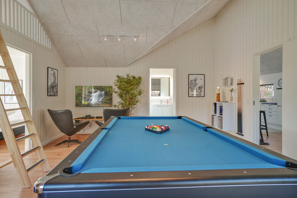 Das Luxusferienhaus 504 für 14 Personen hat einen großen Aktivitätsraum mit u. a. Billard und Darts