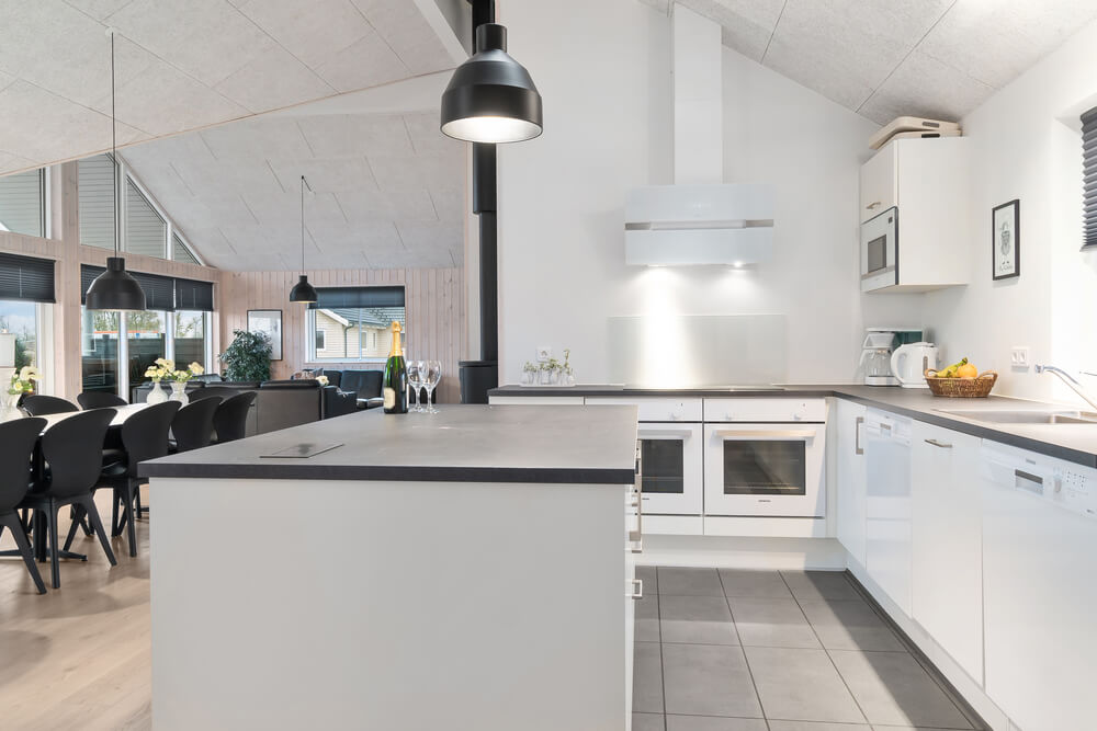 Die Küche in dem Luxusferienhaus Nr. 726 ist so gut ausgestattet, dass man problemlos Mahlzeiten für 18 Personen zubereiten kann.