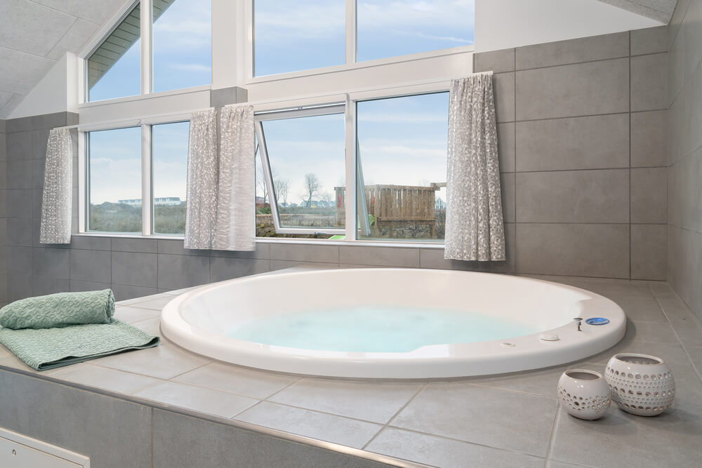 Genießen Sie den warmen Whirlpool im Luxusferienhaus Nr. 726 in Deutschland