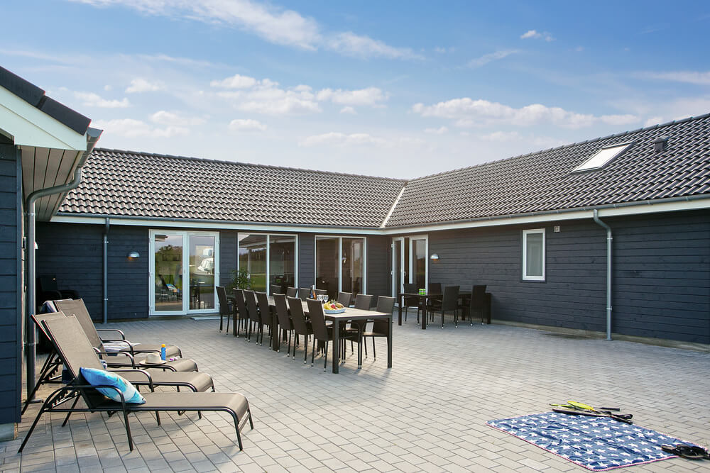 Das Luxusferienhaus Nr. 730 hat eine tolle Terrasse, die mit hochwertigen Gartenmöbeln für 24 Personen ausgestattet ist.