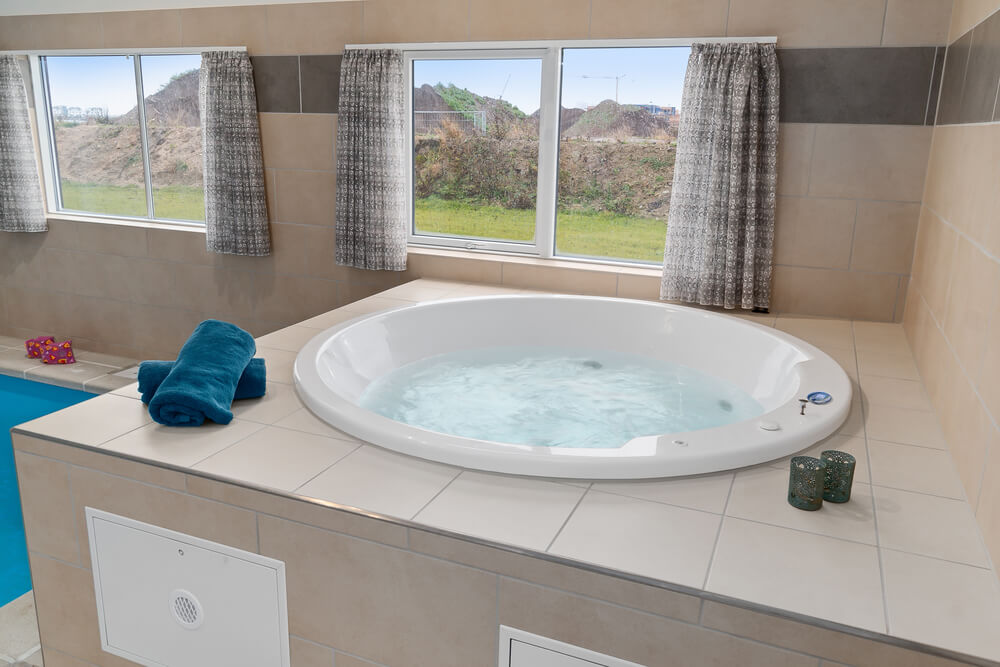 Genießen Sie den warmen Whirlpool im Luxusferienhaus Nr. 732 in Deutschland
