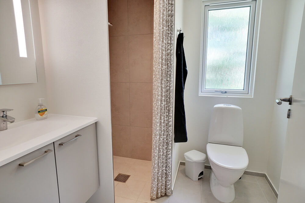 Eines der Badezimmer im Luxusferienhaus Nr. 519