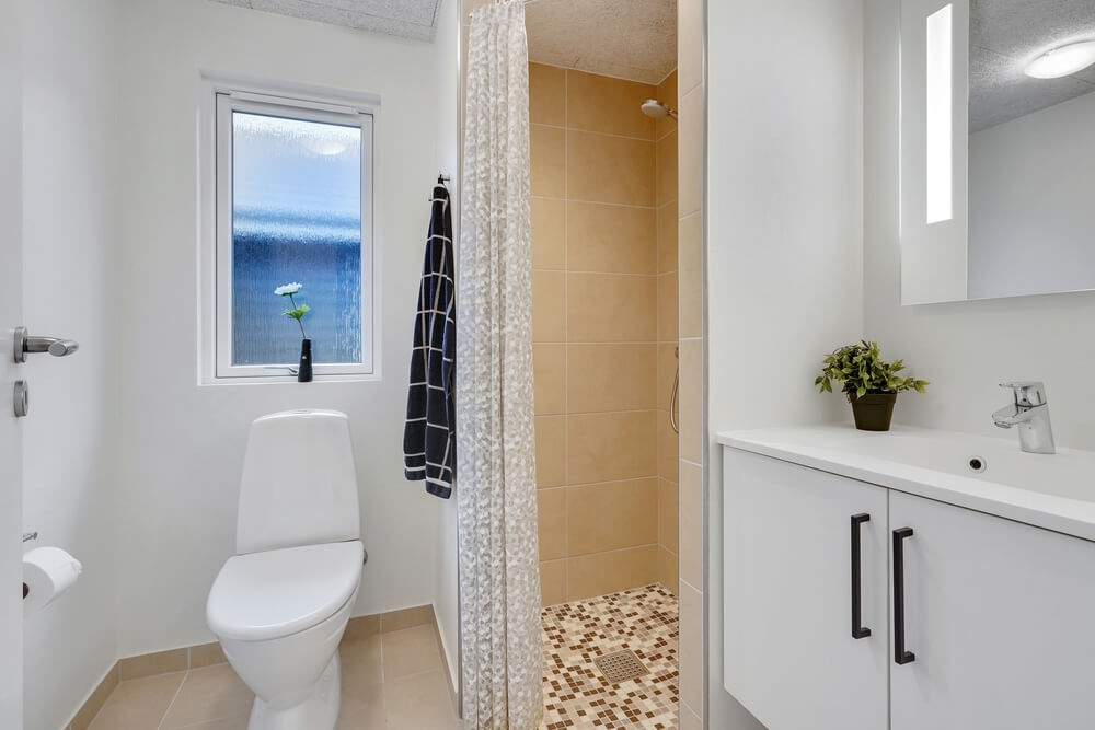 Eines der Badezimmer im Luxusferienhaus Nr. 513