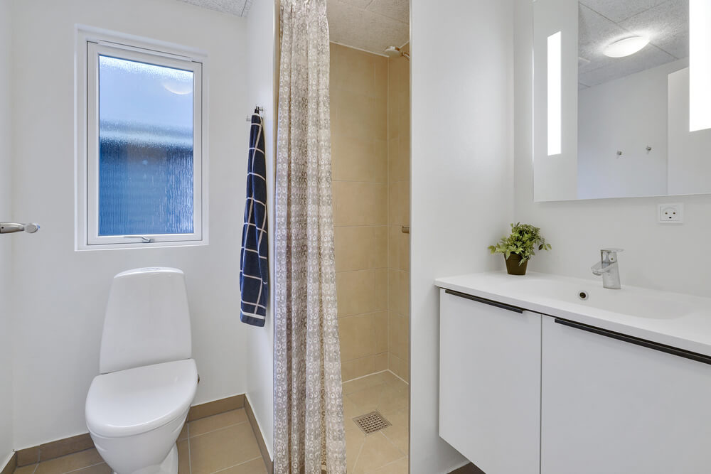 Eines der Badezimmer im Luxusferienhaus Nr. 509