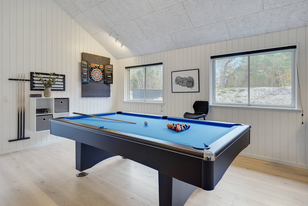 Neben den vielen schönen Stunden, die man im Poolbereich des Hauses verbringen kann, bietet das Luxusferienhaus 509 auch Spielevergnügen bei Billard/Tischtennis und Darts
