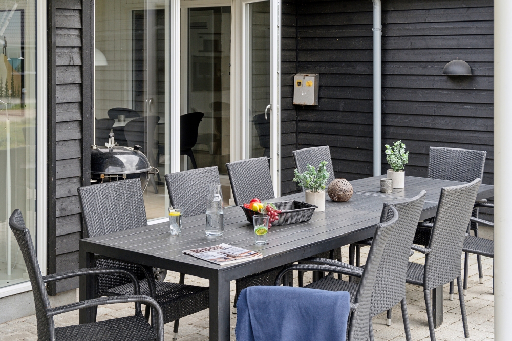 Genießen Sie einen Grillabend auf der Terrasse des Luxusferienhauses Nr. 509 in Lolland/Falster/Mön