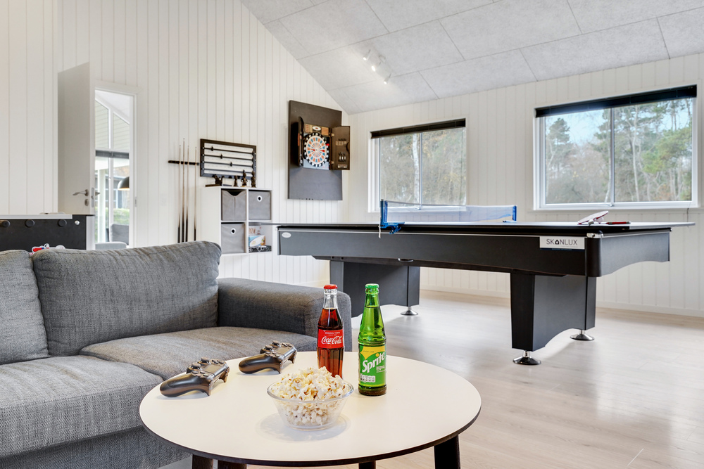 Neben den vielen schönen Stunden, die man im Poolbereich des Hauses verbringen kann, bietet das Luxusferienhaus 502 auch Spielevergnügen bei Billard/Tischtennis und Darts