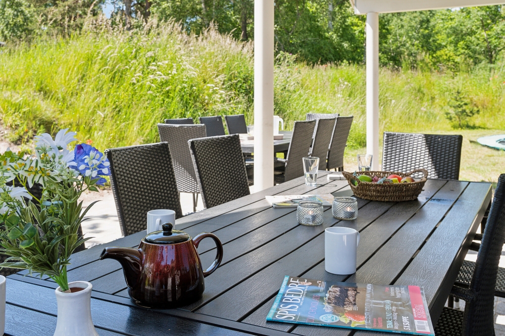Auf der Terrasse des Ferienhauses Nr. 502 ist Platz für 18 Personen.