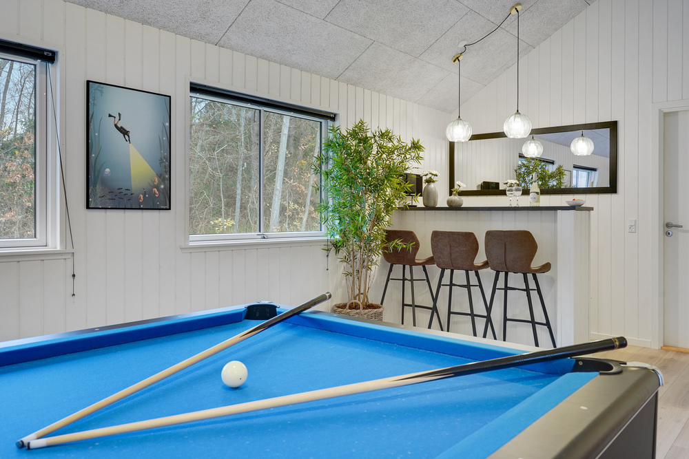 Neben den vielen schönen Stunden, die man im Poolbereich des Hauses verbringen kann, bietet das Luxusferienhaus 517 auch Spielevergnügen bei Billard/Tischtennis und Darts