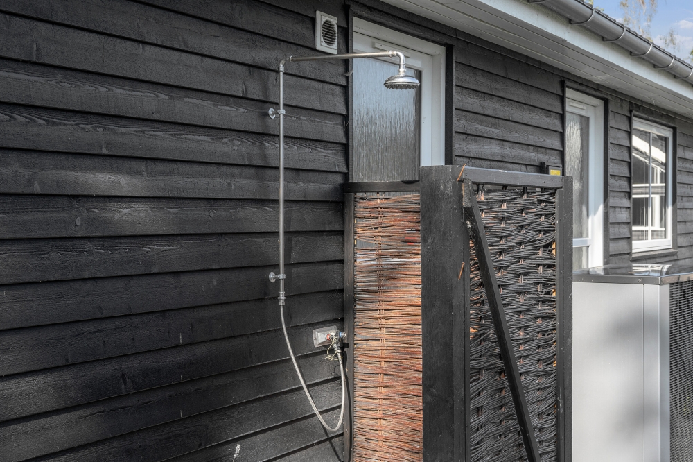 Zu dem attraktiven Ferienhaus Nr. 517 in Lolland/Falster/Mön gehört auch ein tolles Angebot im Außenbereich, z. B. Spieleturm und Schaukeln