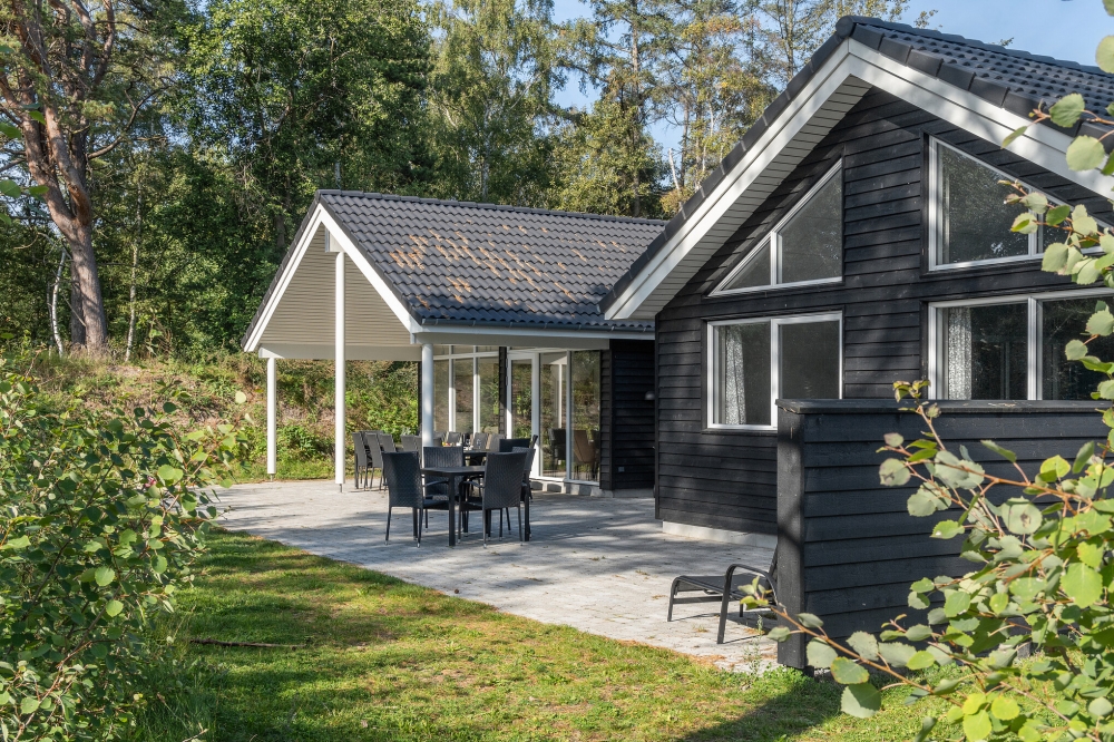 Genießen Sie einen Grillabend auf der Terrasse des Luxusferienhauses Nr. 517 in Lolland/Falster/Mön