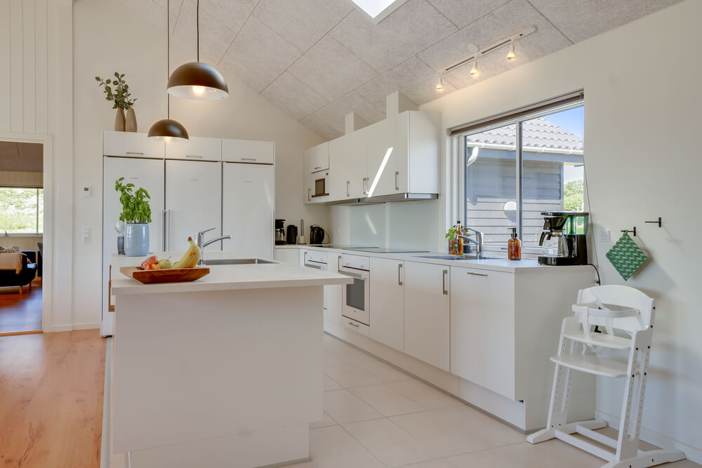 Die Küche in dem Luxusferienhaus Nr. 493 ist so gut ausgestattet, dass man problemlos Mahlzeiten für 24 Personen zubereiten kann.