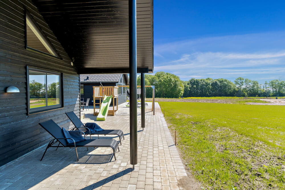 Genießen Sie einen Grillabend auf der Terrasse des Luxusferienhauses Nr. 493 in Südjütland