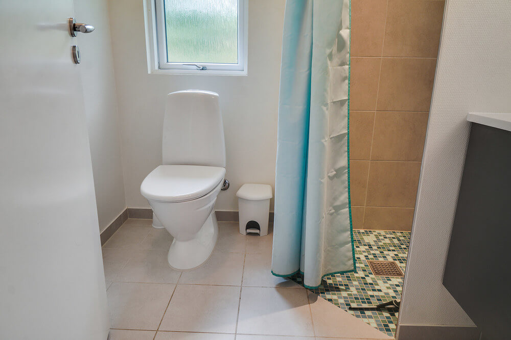 Eines der Badezimmer im Luxusferienhaus Nr. 506