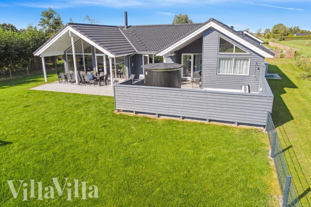 Dieses schöne Poolhaus Nr. 522 mit Platz für 14 Personen liegt in Lolland/Falster/Mön