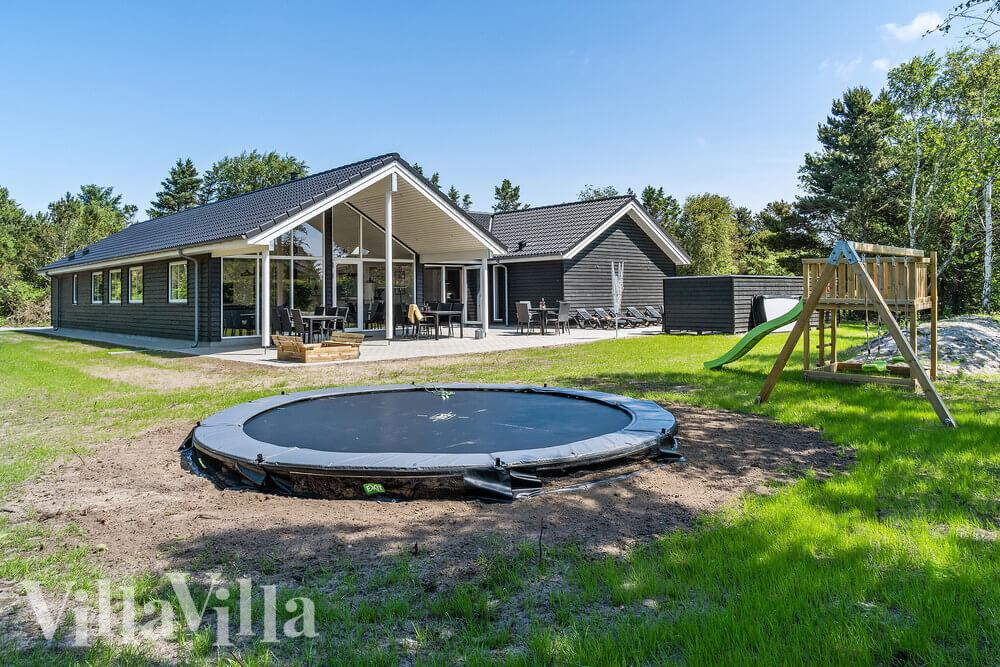 Dieses schöne Poolhaus Nr. 498 mit Platz für 18 Personen liegt in Westjütland