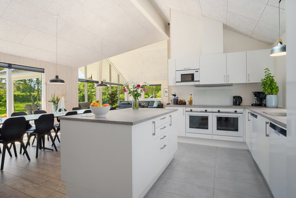 Die Küche in dem Luxusferienhaus Nr. 498 ist so gut ausgestattet, dass man problemlos Mahlzeiten für 18 Personen zubereiten kann.